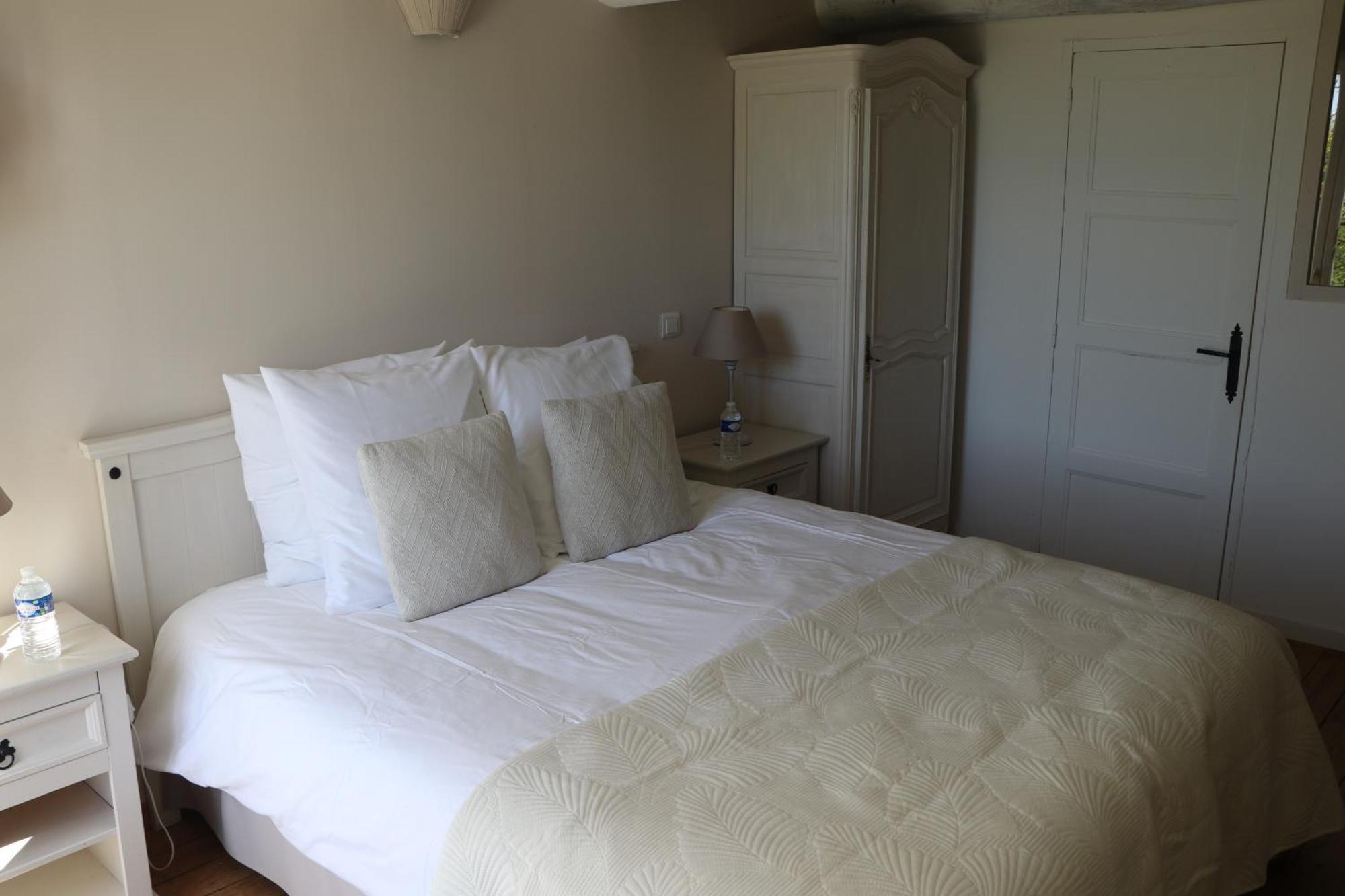 Le Mas Des Cerisiers Jacuzzi Et Sauna Inclus Pour Tous Les Logements 아비뇽 객실 사진